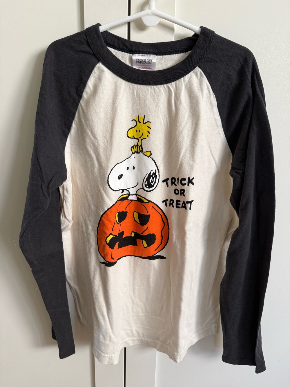 Peanuts Snoopy Trick or Treat Raglan Tee - Black & Cream halloween